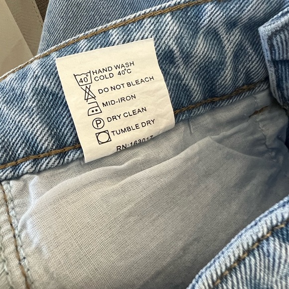 Princess Polly flare leg light wash jeans 2 - Picture 10 of 11